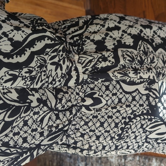 Taylor Black Floral print Ruched Ruffled Dress Black V-Neck size 6 - Picture 7 of 12